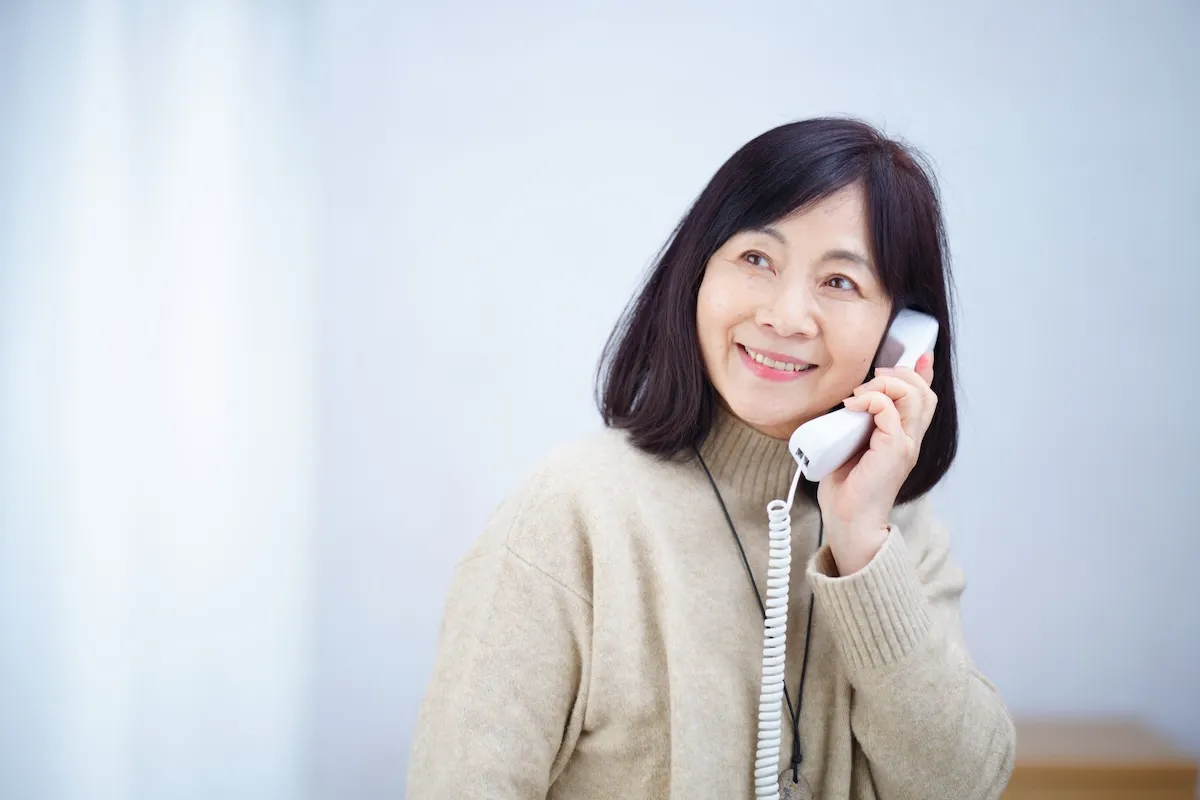 笑顔で対応するスタッフ